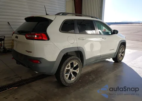 2017 Jeep Cherokee Trailhawk 4X4 from USA, damaged, VIN 1C4PJMBS6HW615579